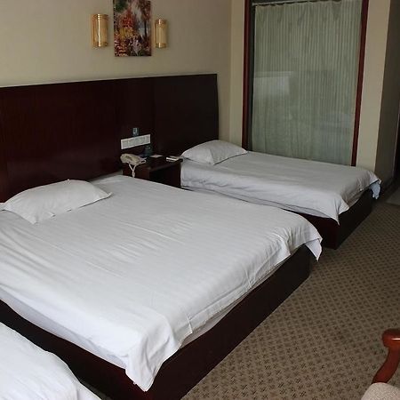 Greentree Inn- Linyi Bus Station Branch Екстериор снимка