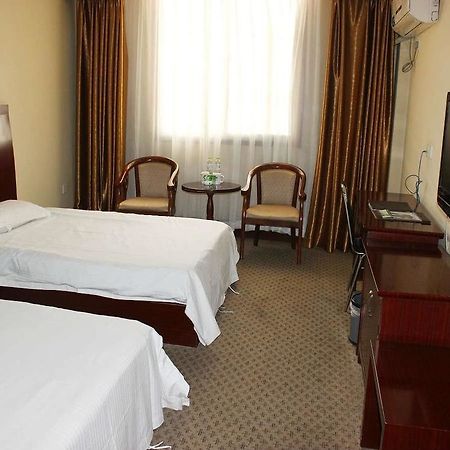 Greentree Inn- Linyi Bus Station Branch Екстериор снимка