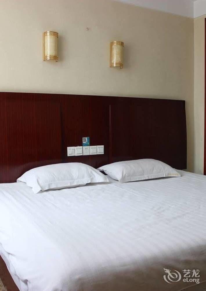 Greentree Inn- Linyi Bus Station Branch Екстериор снимка