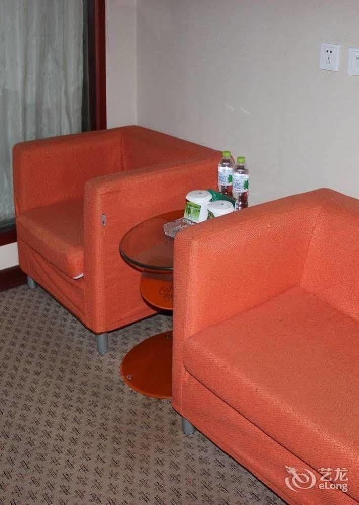 Greentree Inn- Linyi Bus Station Branch Екстериор снимка